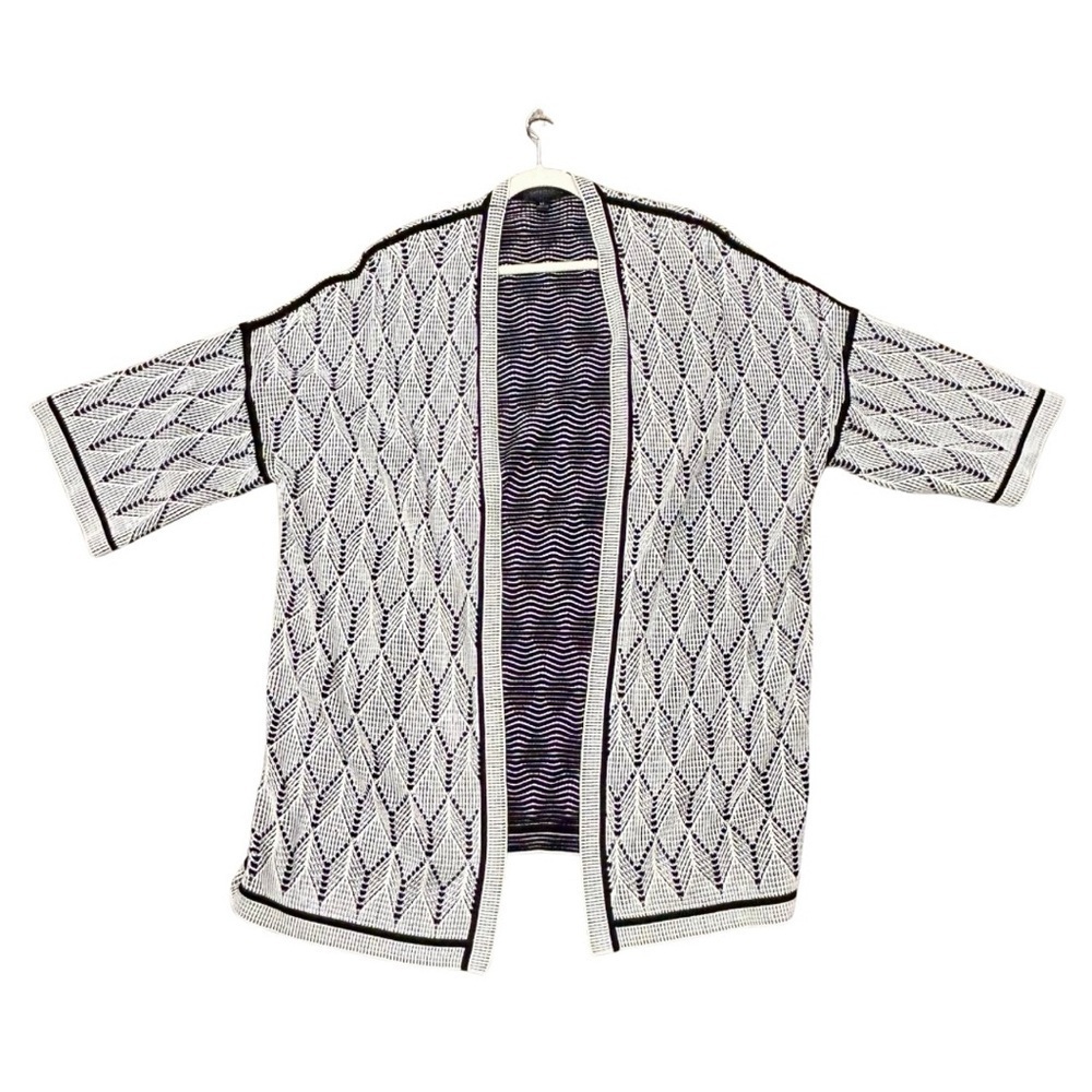 Carlisle Collection Black and White Knit Cardigan